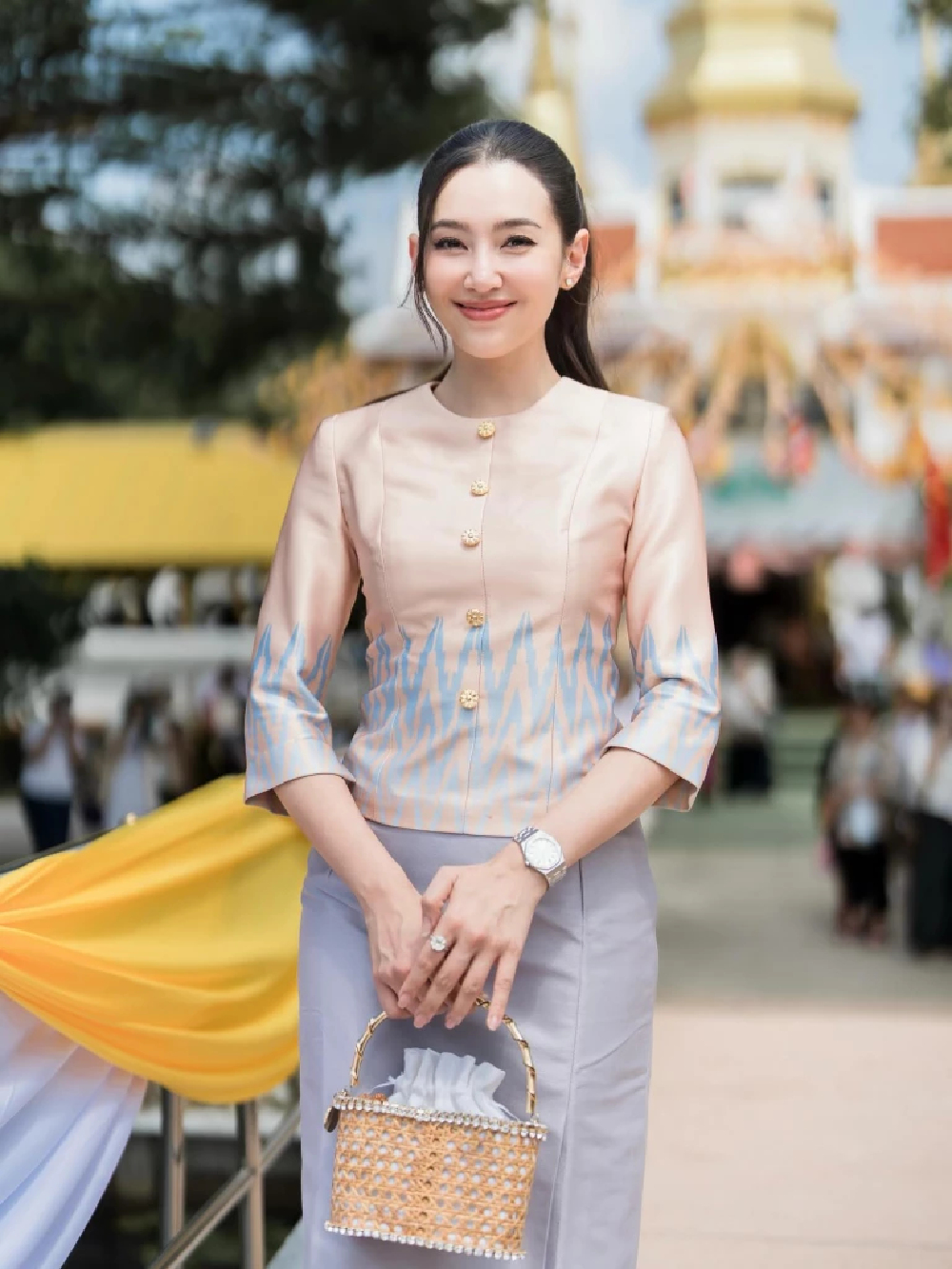 เปิดเลขมงคล "เบลล่า ราณี" ทำบุญใหญ่ เป็นประธานทอดกฐิน