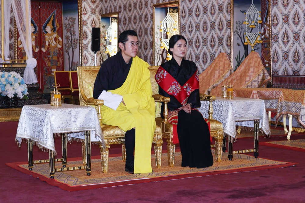 กษัตริย์จิกมี เสด็จฯเยือนไทย สักการะพระบรมศพ สมเด็จพระพันปีหลวง