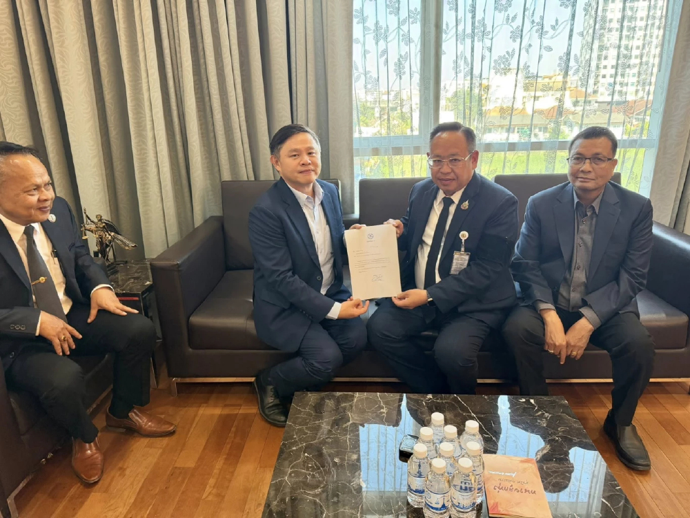 เปิดภาพล่าสุด ทนายแก้ว ยื่นหนังสือลาออกจากสภาทนายความ จากตำแหน่งกรรมการอำนวยการ สีหน้าบ่งบอกทุกความรู้สึก