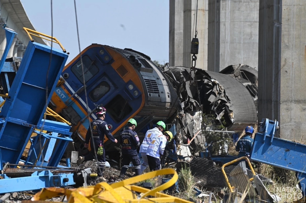 อัพเดตเพิ่ม 10 รายชื่อผู้เสียชีวิต "เครนถล่มทับรถไฟที่โคราช" ล่าสุดร่างอยู่ที่ โรงพยาบาลสีคิ้ว