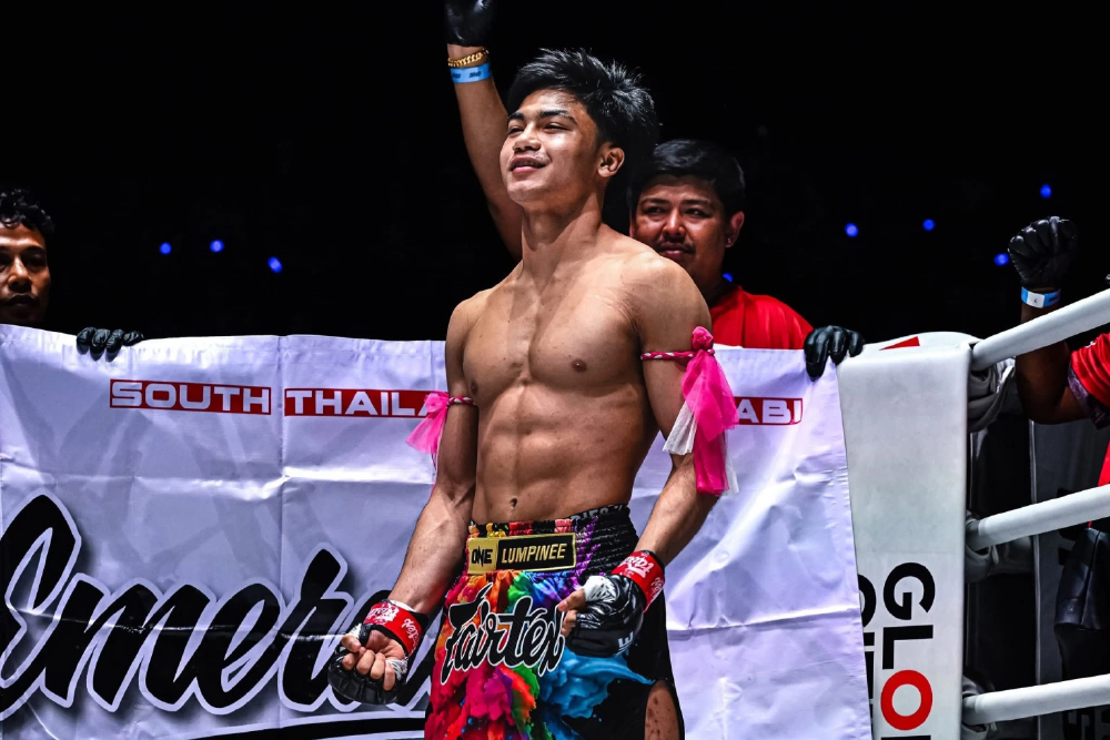 ขยี้ตาดูอีกรอบ จำนวนเงินที่กำลังเป็นประเด็นทำให้ นางแบบสาวออกมาแฉ นักมวยดาวรุ่งจากเวทีมวยชื่อดัง