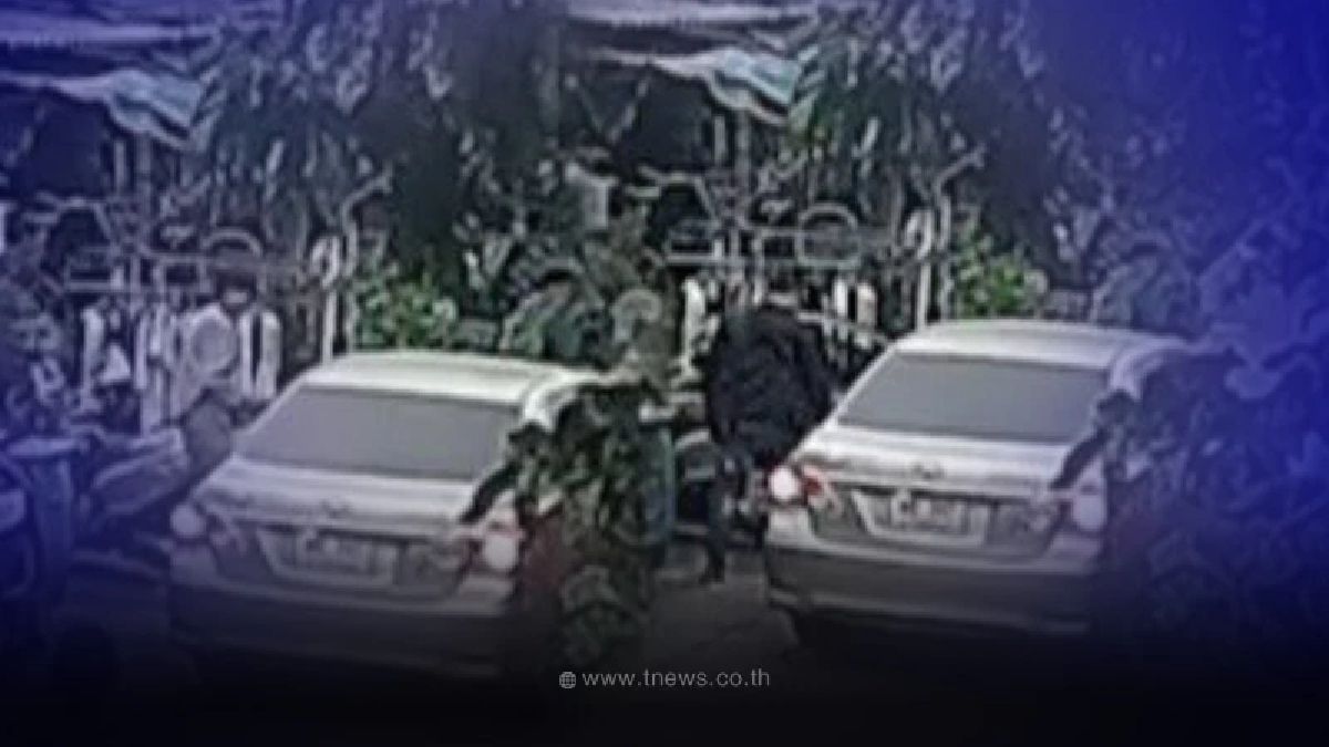 เปิดภาพวงจรปิด นาที ด.ต. ยิงหนุ่มวัย 25 ปี หน้าบ้าน  สลดใจลูกดับในอ้อมแขนพ่อ