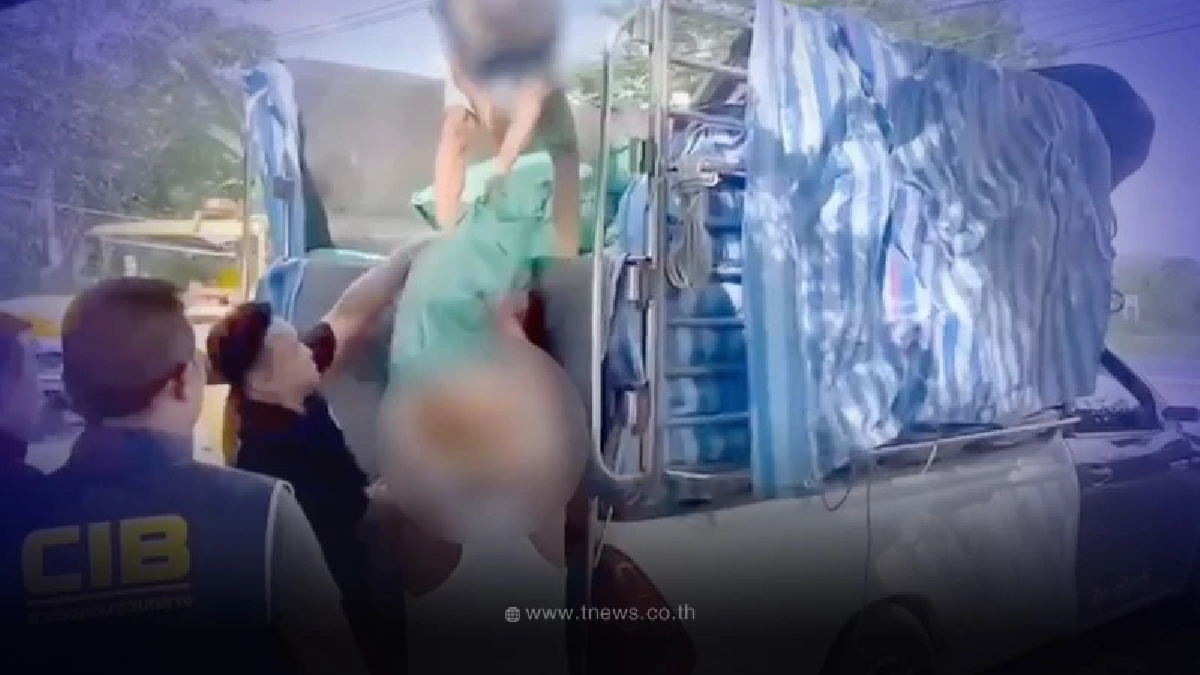 โผล่อีก "รถขนหมูเถื่อน" ตำรวจไล่ล่ายึดหนังหมูแช่แข็ง 3.6 ตัน