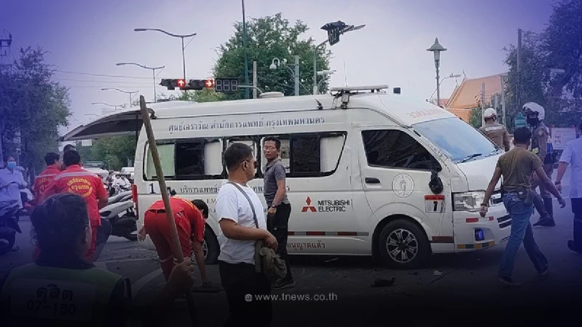 ชนสนั่น รถกู้ชีพขับไปรับผู้ป่วย เก๋งพุ่งใส่เต็มๆกลางแยกวัดเบญจฯ