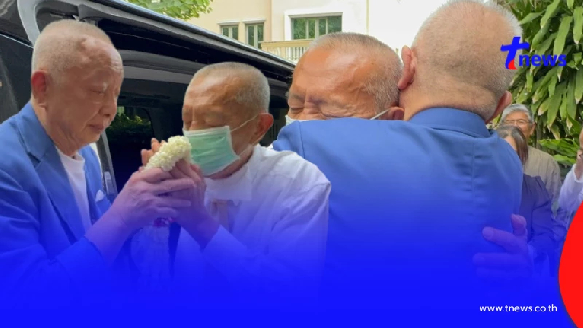 นาทีซึ้ง"ชูวิทย์-สนธิ" กอดเคลียร์ใจ ให้อภัย ขอให้น้องรักหายป่วย