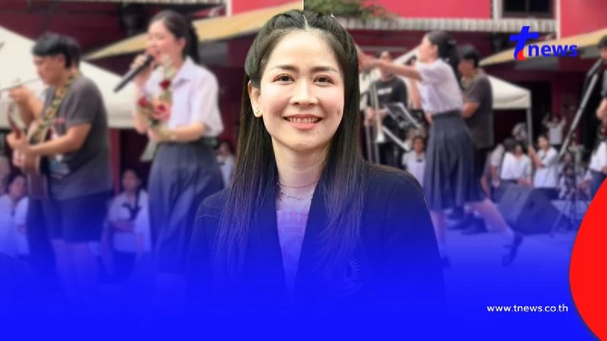 เปิดวาร์ป "ผอ.พีช" แต่งชุดนักเรียนขึ้นเวทีเซอร์ไพรส์ ร้องเพลงอำลาเด็ก ม.6