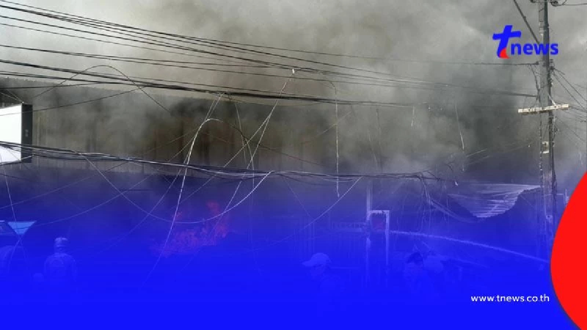 ด่วน เกิดเหตุเพลิงไหม้ร้านยาง-อู่ซ่อมรถยนต์ กลางเมืองชลบุรี