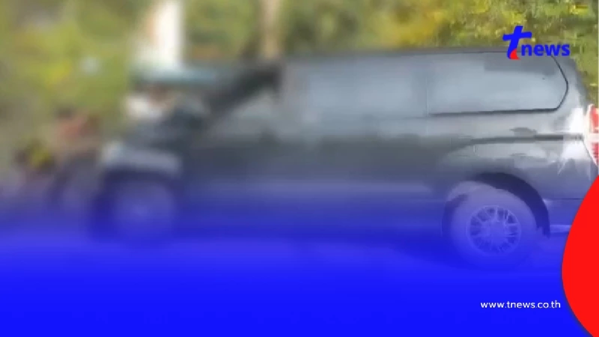 ล่ารถขนต่างด้าว โชเฟอร์โดดหนีทิ้งรถชนต้นไม้ เปิดมาเต็มคันรถ