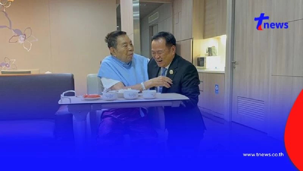 เปิดภาพแรก อนุทิน ก้มกราบพ่อ หลังได้รับเลือกเป็นนายกฯ คนที่ 32