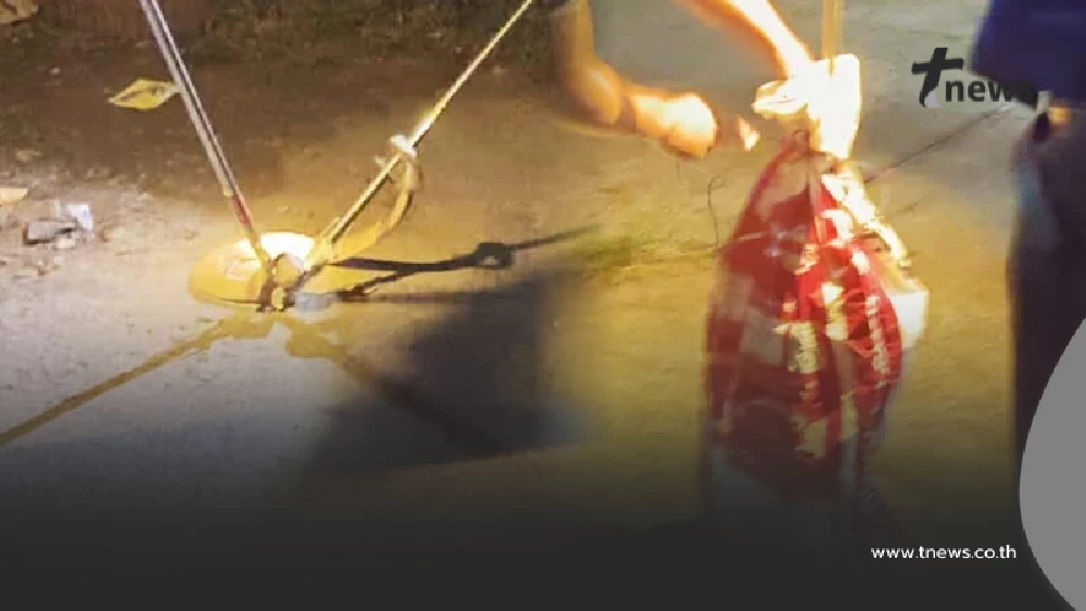 เจ้าของบ้านผวา งูเห่าเลื้อยซุกห้องครัว แห่ส่องบ้านเลขที่