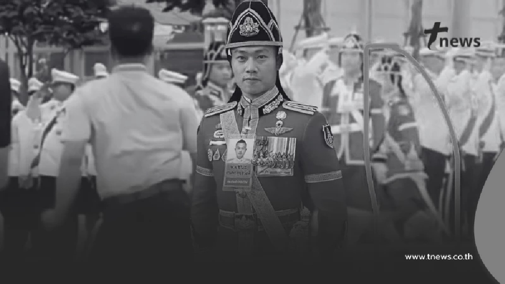 เปิดภาพ นายทหารราชองครักษ์ ผู้ขวางชายเสื้อชมพู ก่อนถึงในหลวง