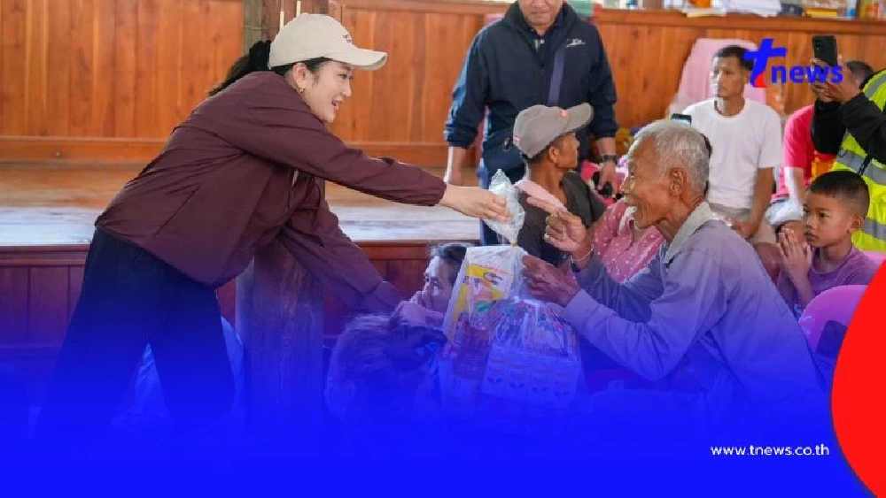 ‘แพทองธาร’ นำทีมเพื่อไทยลงพื้นที่ช่วยเหลือน้ำท่วม อุตรดิถต์