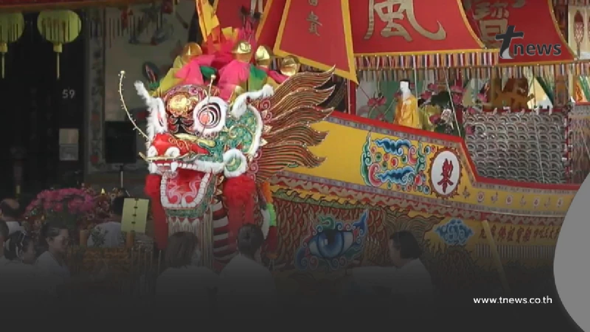 แห่ส่องเลขเรือสำเภามงคล ชาวสมุทรสงครามพิธีกินเจ ขอพรเทพเจ้า