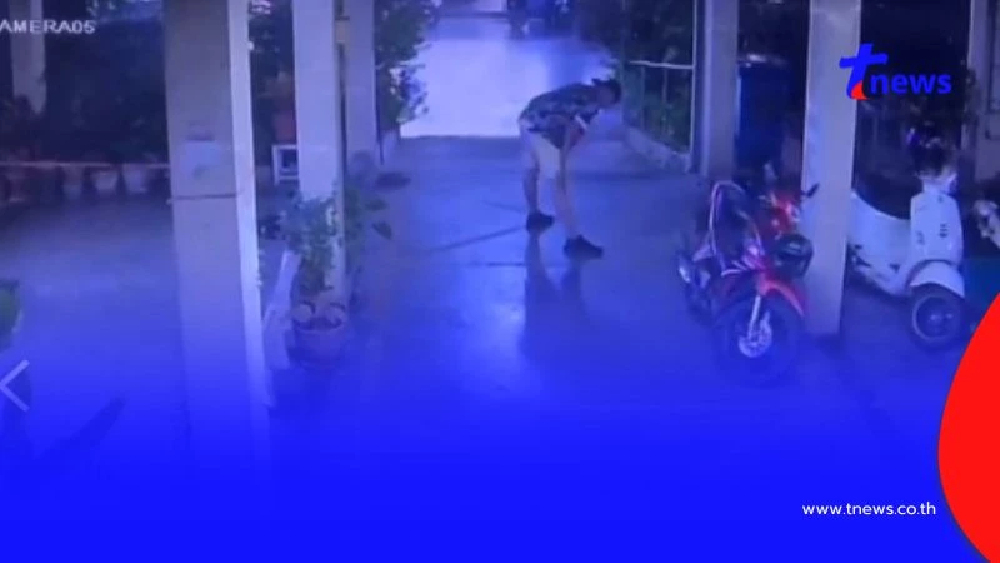 หนุ่มถือมีดก่อเหตุ ก่อนถูกยิงสวนดับ บริเวณแฟลตคลองจั่น