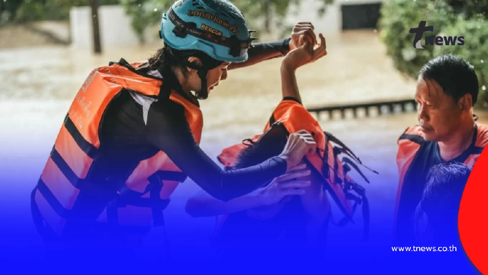 สุดสะเทือนใจ! น้องแน๊ตช่วยลำเลียงผู้เสียชีวิตน้ำท่วมใต้