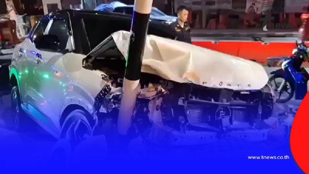 เปิดคลิปนาที SUV ขาว ฝ่าไฟแดงพุ่งชน จยย. - BMW เจ็บเพียบ แยกทุ่งครุ