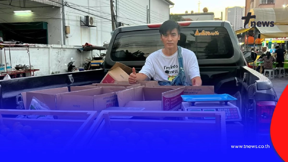 สู้ชีวิตไม่อายทำกิน “โกสินทร์” เปิดท้ายรถขายส้มฝาง คนแห่ชื่นชม
