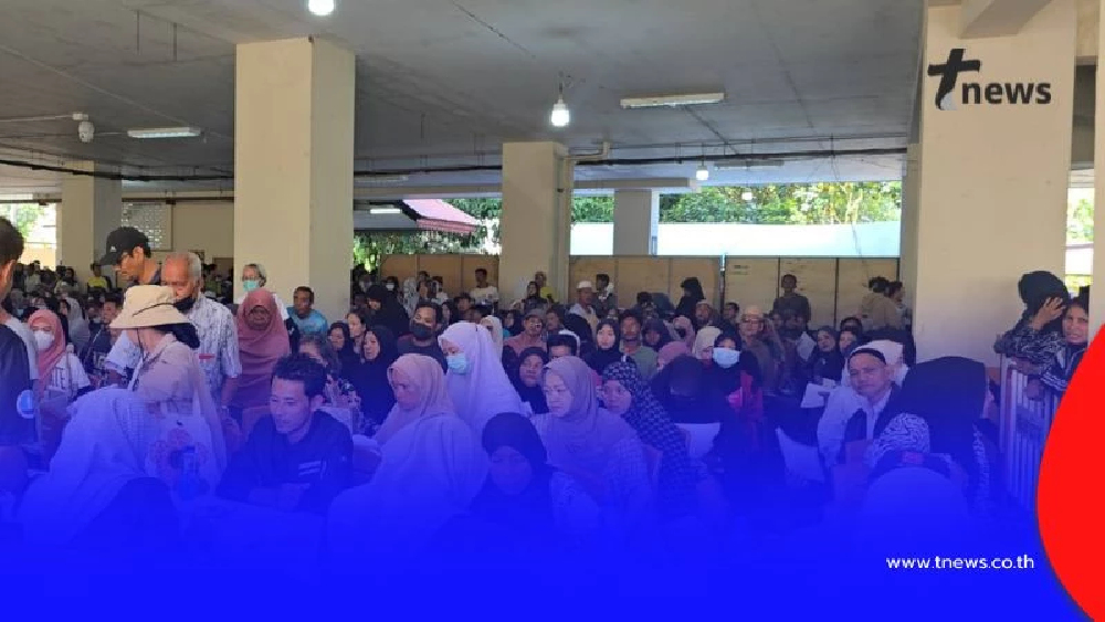 ชาวบ้านแห่ลงทะเบียน รับเงินเยียวยาน้ำท่วม 9000 บาท แน่นเทศบาลหาดใหญ่