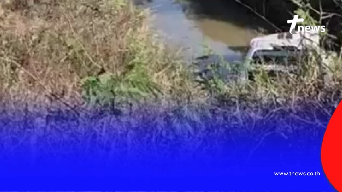 2 ฮีโร่ช่วย ตาวัย 78 รถกระบะตกคลอง รอดหวุดหวิด แห่ส่องทะเบียนสวย