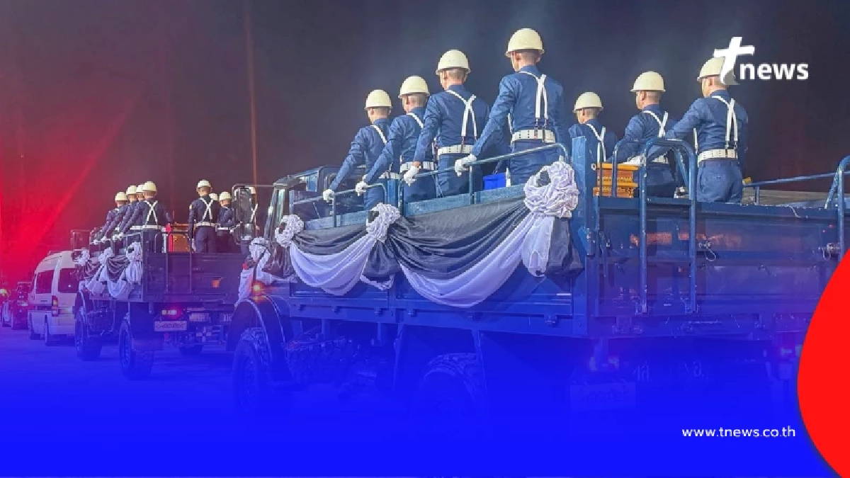 ทะเบียนรถเคลื่อนร่าง 2 นักบิน AT-6TH สองข้างทางรับร่างอย่างสมเกียรติ