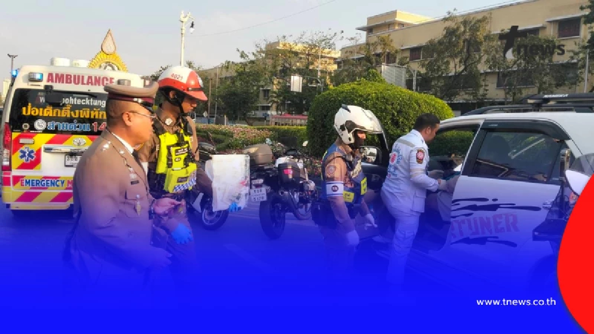 วินาทีชีวิต แม่คลอดในรถ ทารกอาการไม่ดี ได้ตำรวจใช้ไหวพริบช่วย