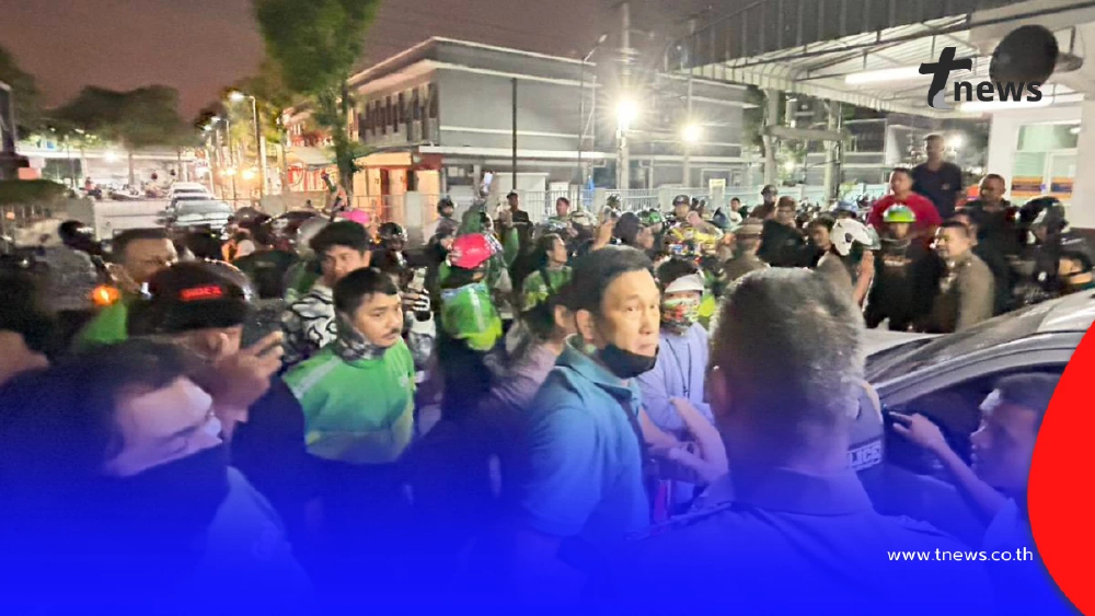 ไรเดอร์นับ100 บุกล้อมสน.ปทุมวัน เหตุรปภ.ทำร้ายไรเดอร์หญิงสลบ