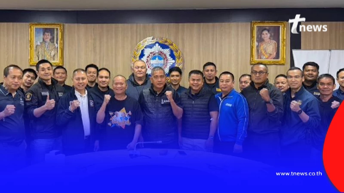 ภาพหาดูยาก พี่หม่ำกระทบไหล่ ผู้การเก่ง มอบกระเช้าสวัสดีปีใหม่ 2569