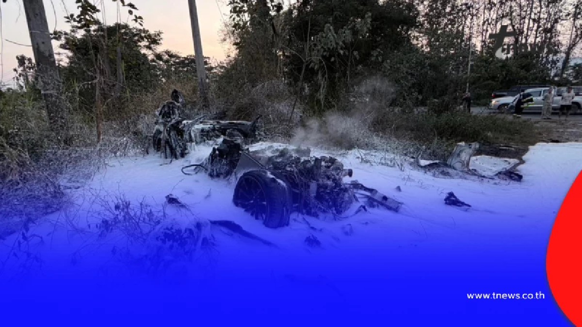 ซุปเปอร์คาร์หลุดโค้งใกล้ อบต.ป่าคา ไฟลุกท่วมทั้งคันเหลือแต่ซาก