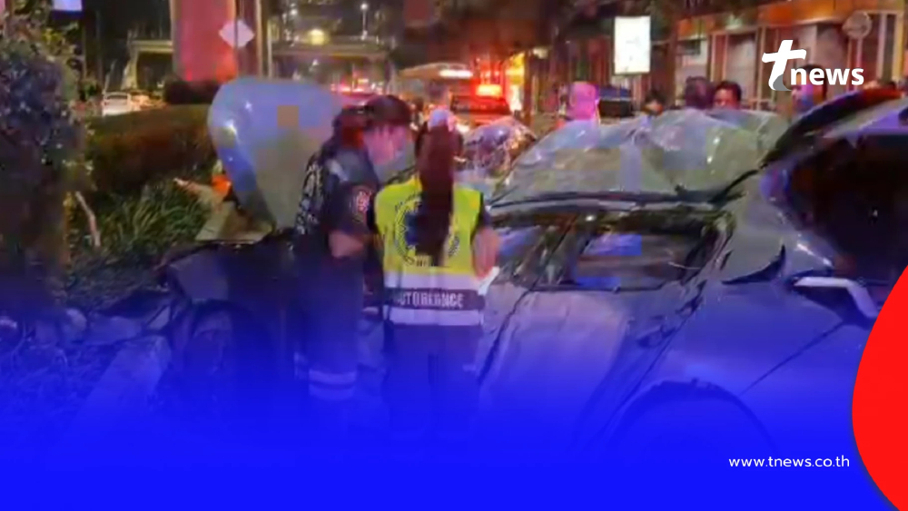 ครูสาวเสียชีวิต ขับเก๋งเฉี่ยวแท็กซี่ พุ่งข้ามเกาะกลาง ฟาดตอม่อ