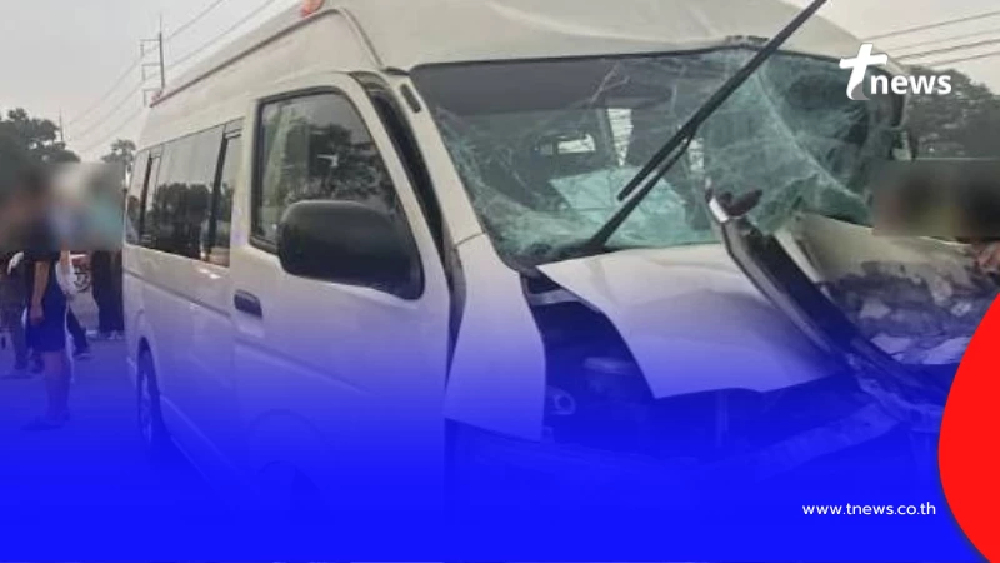 ระทึก รถรับส่งนักเรียนชนสนั่น 3 คัน สภาพยับเยินกลางยูเทิร์น