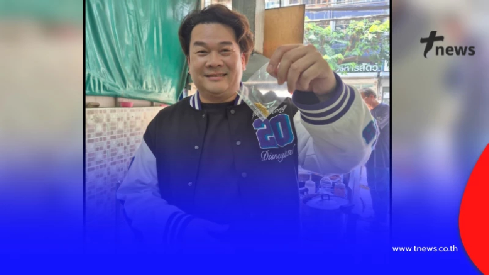 อย่างพีก "นักร้องดัง" ไปกินข้าว ก้มไปตบยุง ก่อน เจอเต็ม ๆ ใต้โต๊ะ