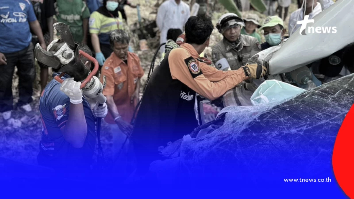 สุดสลด เก๋งชนเสาไฟฟ้าพลิกคว่ำ รู้ตัวผู้เสียชีวิต แห่ตกใจหนัก