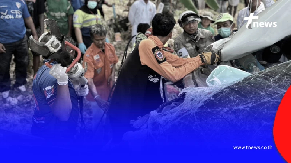 สุดสลด เก๋งชนเสาไฟฟ้าพลิกคว่ำ รู้ตัวผู้เสียชีวิต แห่ตกใจหนัก