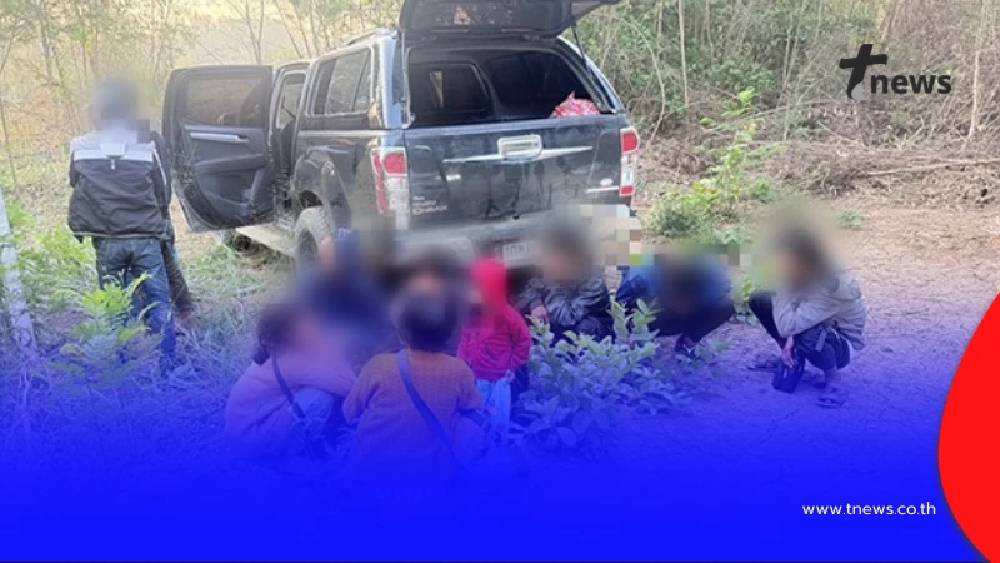 หนีไม่รอด! แรงงานเถื่อนซิ่งรถหนีด่าน ก่อนทิ้งรถหลบชายป่ากาญจนบุรี