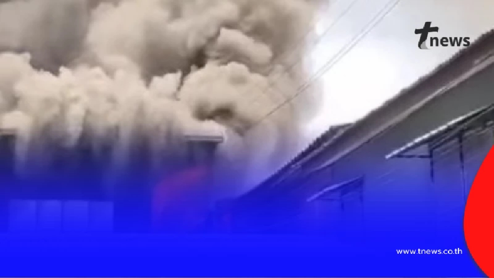 ด่วน! เหตุเพลิงไหม้บ้านพักย่านจรัญสนิทวงศ์ เจ้าหน้าที่ระดมฉีดน้ำสกัด