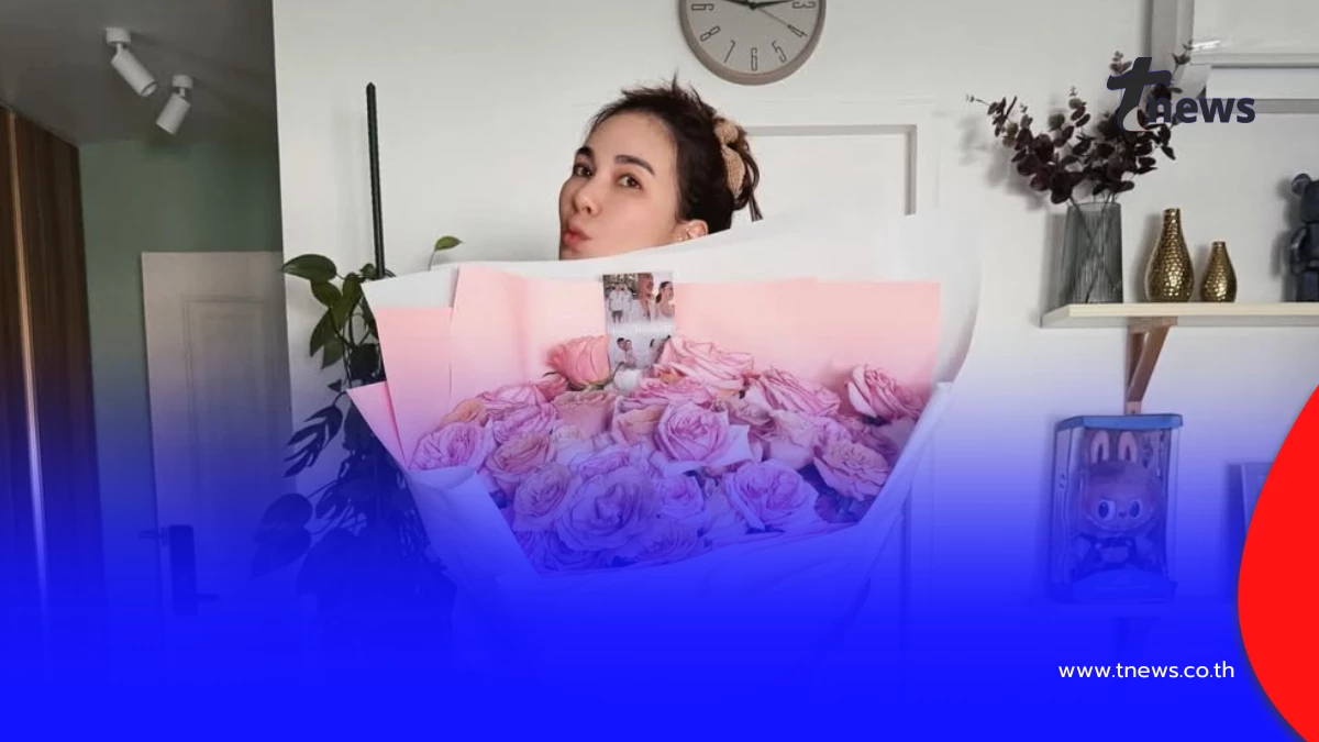 หวานก่อนวาเลนไทน์! “แบงค์ พชร” ส่งกุหลาบช่อโตเซอร์ไพรส์