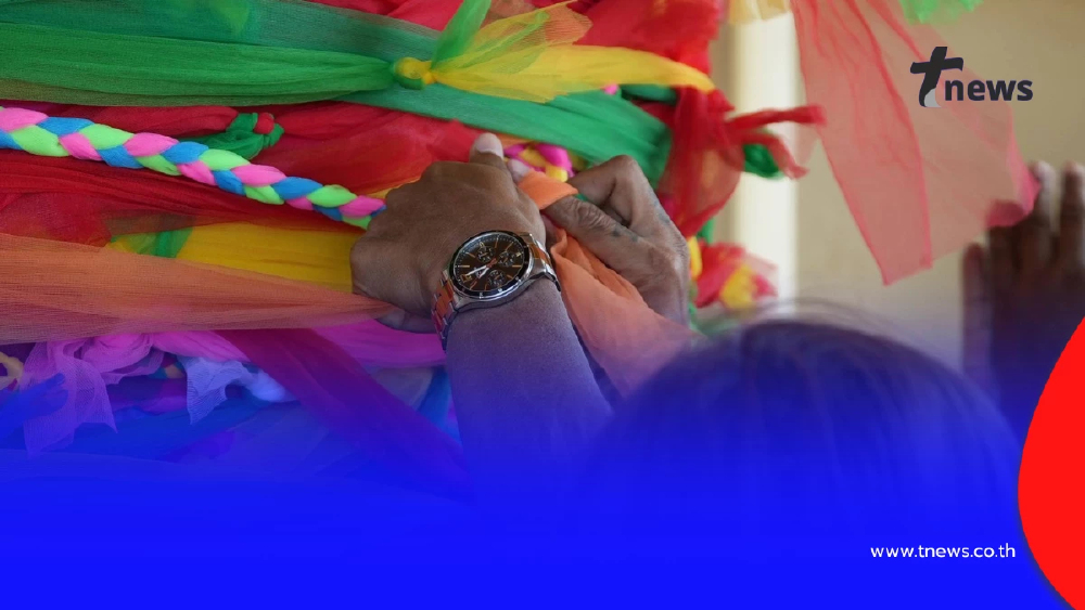 รู้ก่อนผูกไม่พลาด! เปิดตำแหน่งผูกผ้าสามสีศาลหลักเมือง