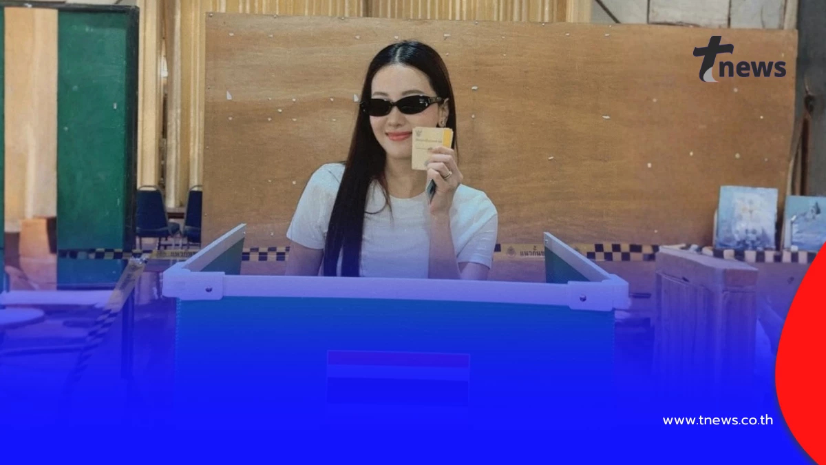 สะกดทุกสายตา “นุ่น วรนุช” ลุคออกมาใช้สิทธิ เข้าคูหาเลือกตั้ง