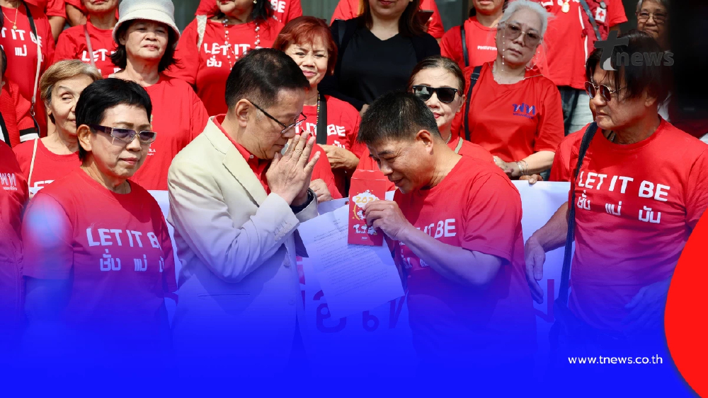 มวลชนคนเสื้อแดงรวมพลังหน้าเพื่อไทย หนุนพรรคร่วมรัฐบาลใหม่