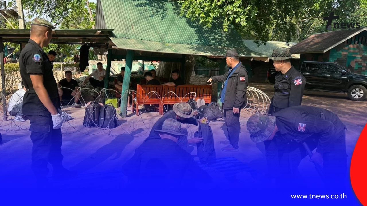 กองทัพเรือสกัดจับชาวจีน 10 ราย พร้อมโทรศัพท์มือถือ ลอบข้ามแดน
