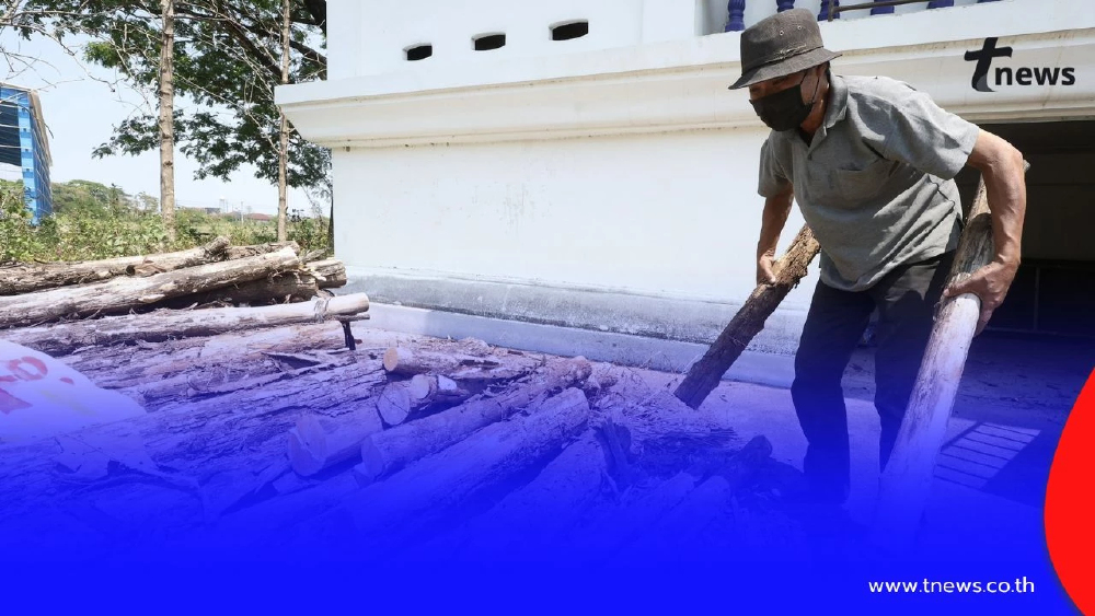 วัดเชียงใหม่ปรับใช้ "ฟืนเผาศพ" แทนน้ำมัน หลังขาดแคลนเชื้อเพลิง