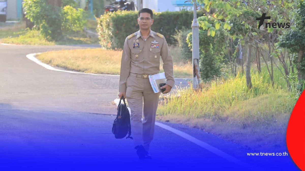 ผู้ว่าฯ สตูล เดินเท้าไปทำงานที่ศาลากลางฯ ลดการใช้พลังงาน