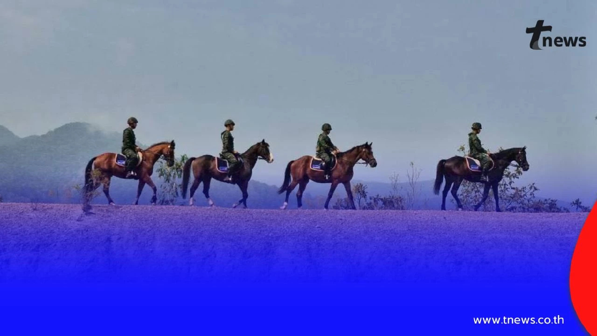 ทหารขี่ม้าลาดตระเวนเฝ้าระวังไฟป่า ตรวจแนวกันไฟรอบห้วยตึงเฒ่า