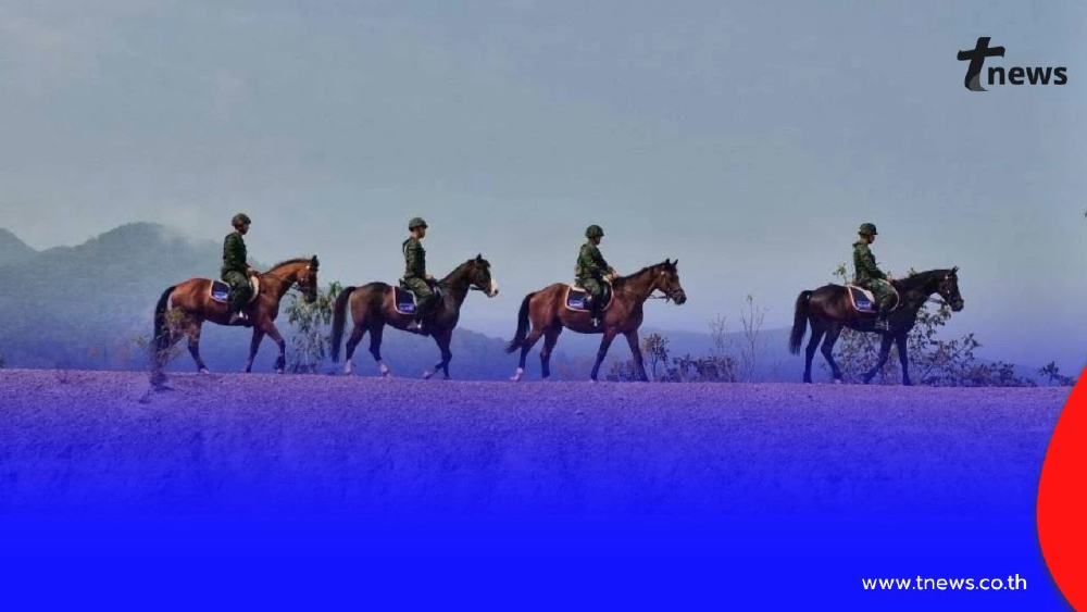 ทหารขี่ม้าลาดตระเวนเฝ้าระวังไฟป่า ตรวจแนวกันไฟรอบห้วยตึงเฒ่า