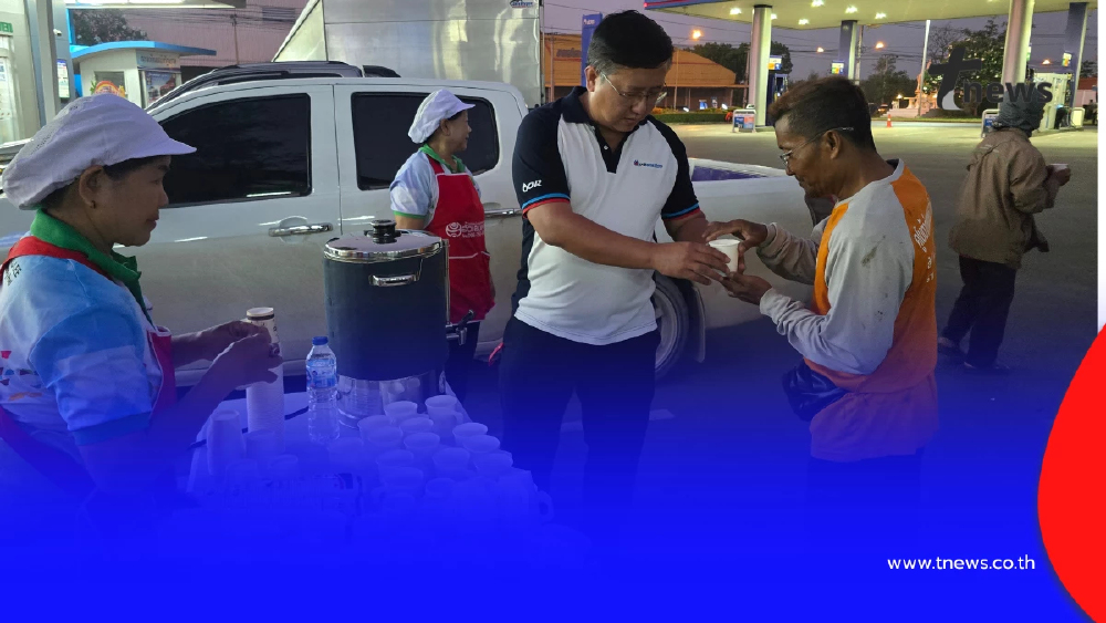 น้ำใจเจ้าของปั๊มกำแพงเพชรแจกน้ำเต้าหู้ฟรีปลอบใจคนรอคิวน้ำมัน