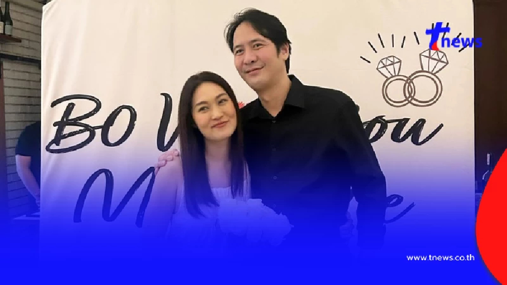 เซอร์ไพรส์ "นักร้องสาวดัง" ถูกแฟนหนุ่มนอกวงการ คุกเข่าขอแต่งงาน