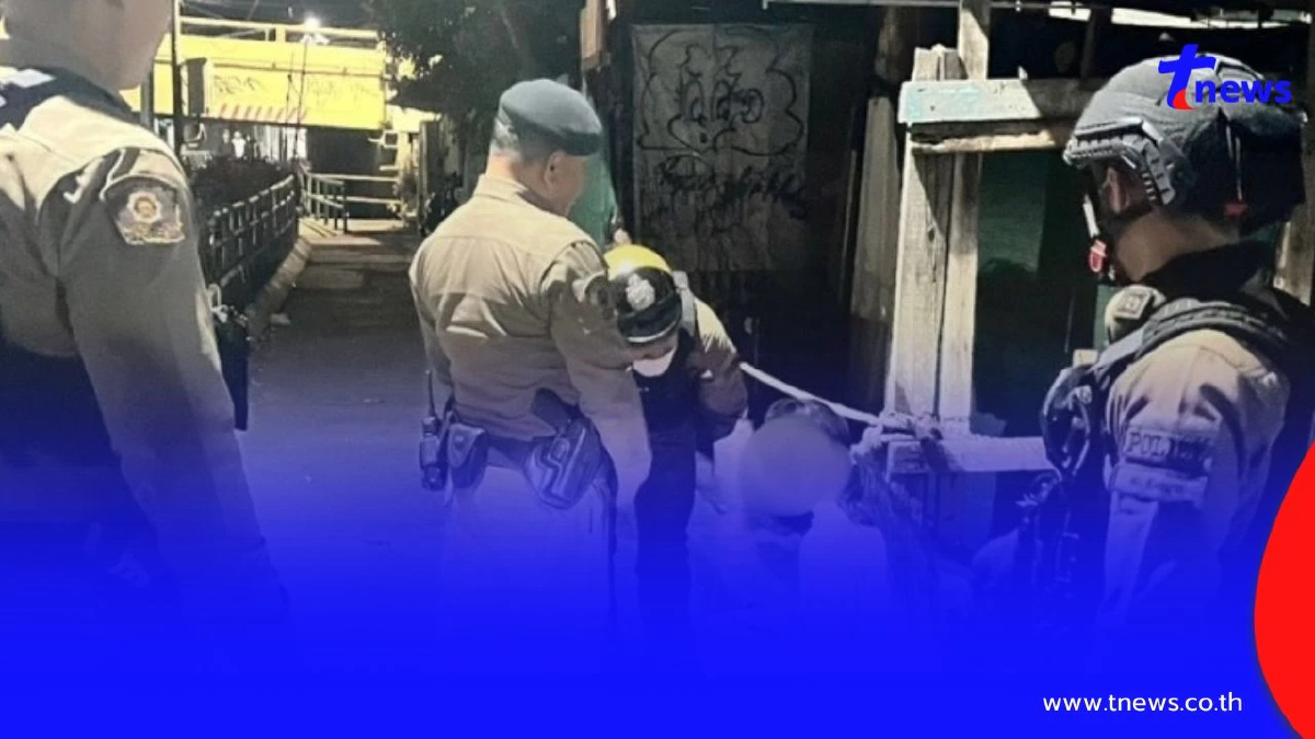 นาทีระทึก! ตำรวจหัวหมากช่วยหญิงกระโดดคลองแสนแสบ ทันหวุดหวิด!