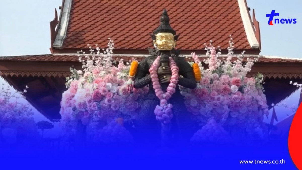 คนนับพันแห่ร่วมพิธี "ท้าวเวสสุวรรณหน้าทองคำ" ลุ้นเลขเด็ด