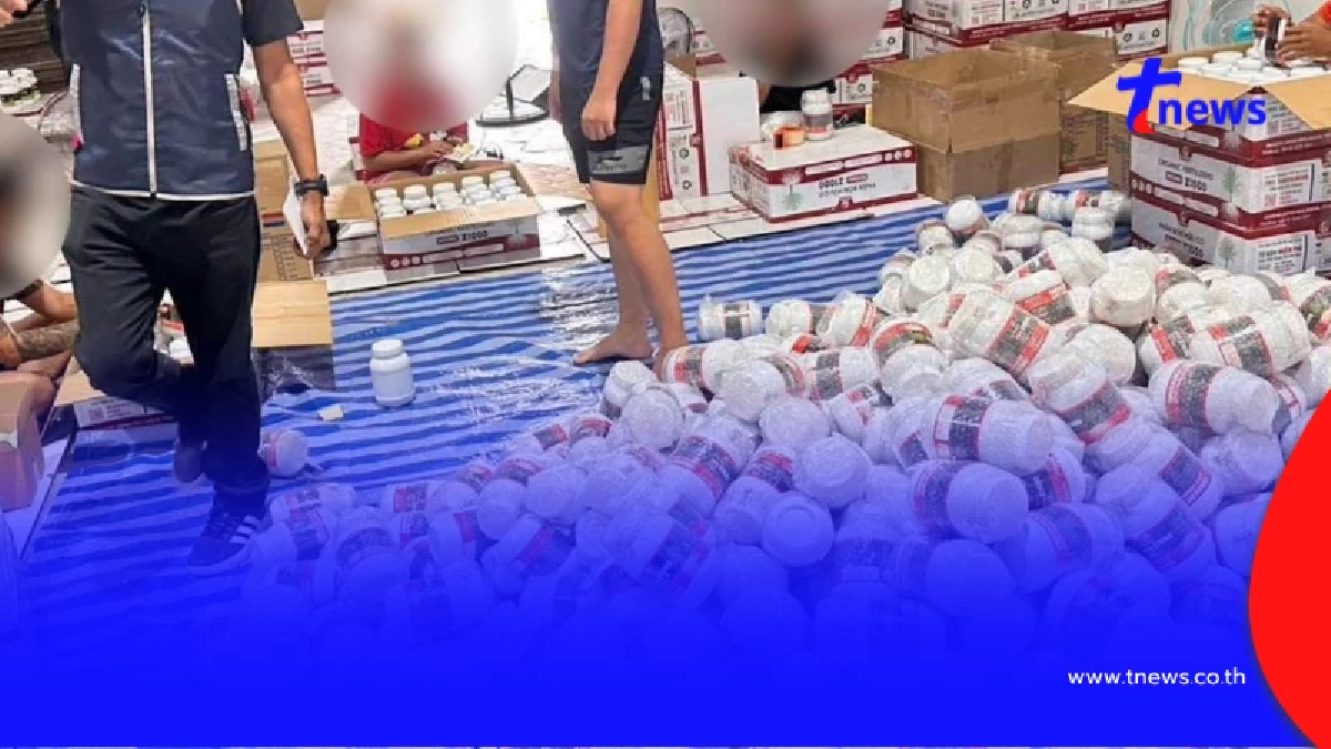 ทลายโกดังปุ๋ยทุเรียนเถื่อน ยึดของกลางกว่า 17,400 ชิ้น