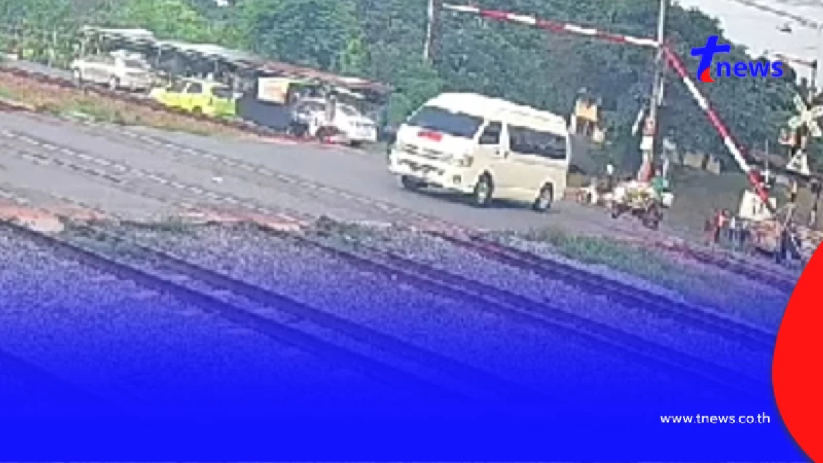 ระทึก รถตู้รับส่งนักเรียน จอดคาราง ในช่วงที่รถไฟกำลังใกล้เข้ามา